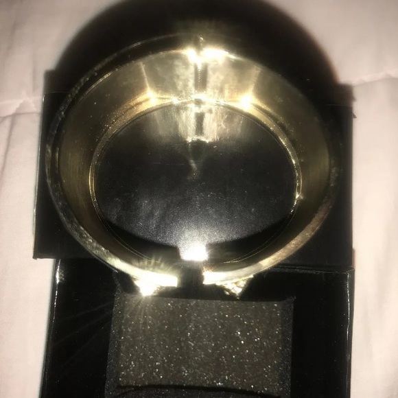 ❌SOLD❌ Victoria Secret Scandalous Gold Cuff - Picture 5 of 8